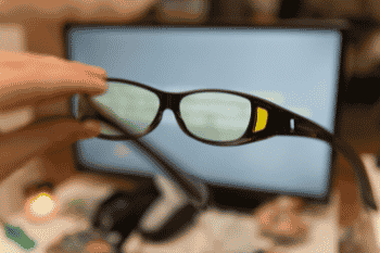 blauw licht kan je filteren door een speciale bril